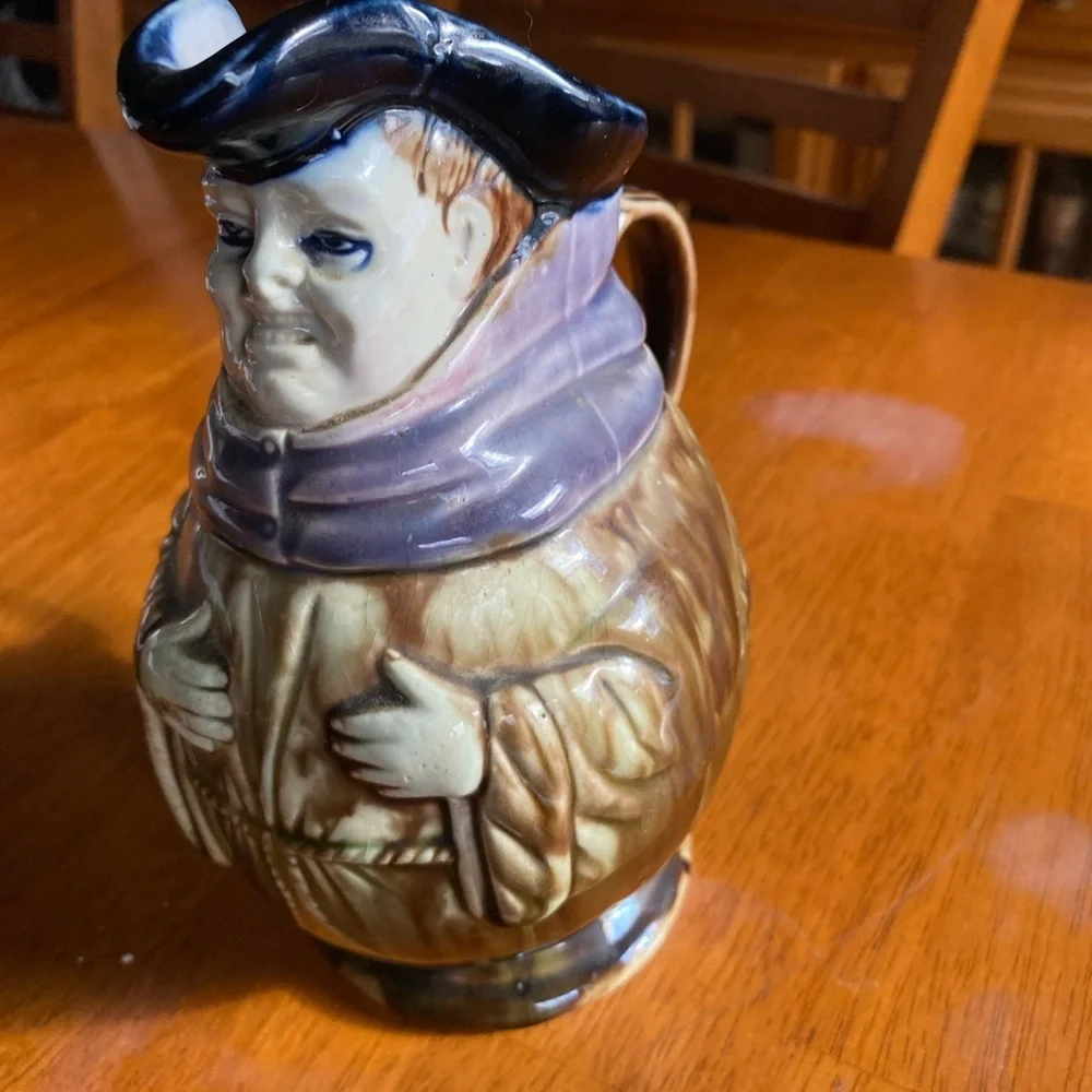 Majolica detailed ceramic